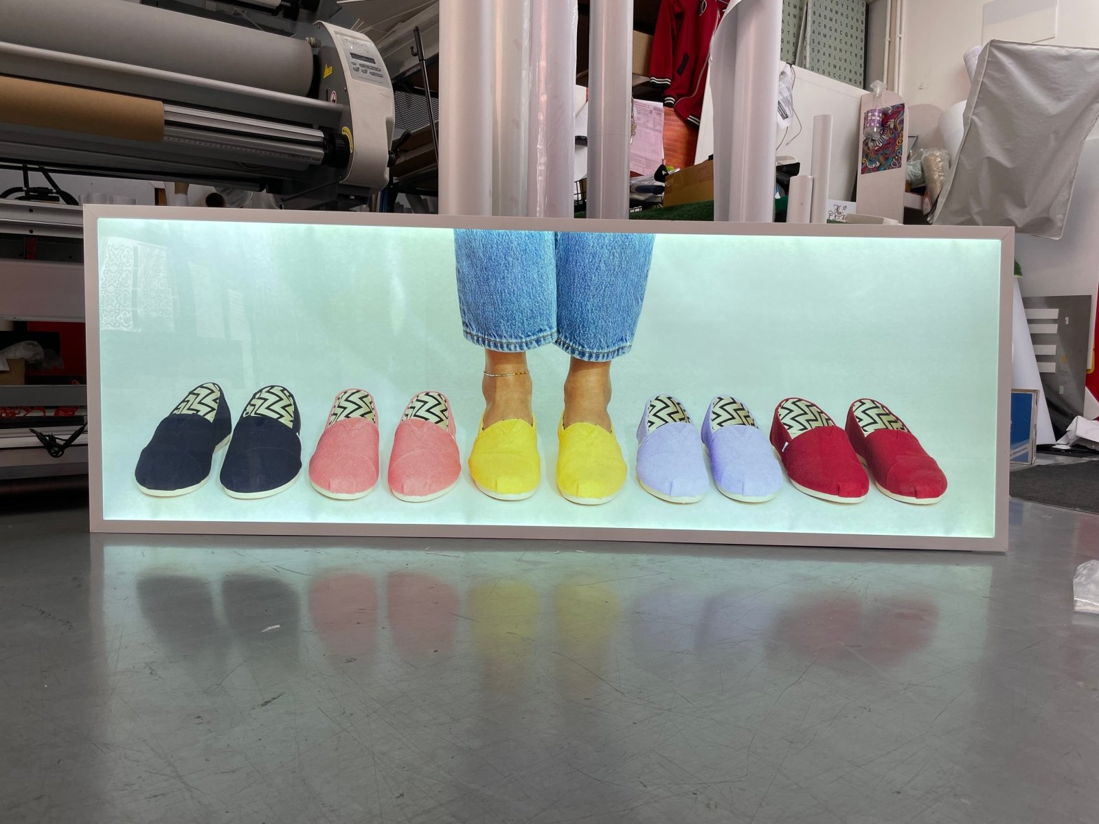 ป้ายไฟ LED Slim Lightbox ป้ายกรอบไฟแบบบาง ดีไซน์ทันสมัย สว่างคมชัด เหมาะสำหรับป้ายโฆษณา หน้าร้าน และงานโปรโมชัน