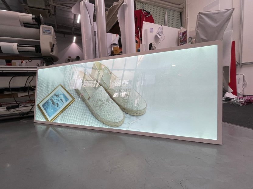 ป้ายไฟ LED Slim Lightbox ป้ายกรอบไฟแบบบาง ดีไซน์ทันสมัย สว่างคมชัด เหมาะสำหรับป้ายโฆษณา หน้าร้าน และงานโปรโมชัน