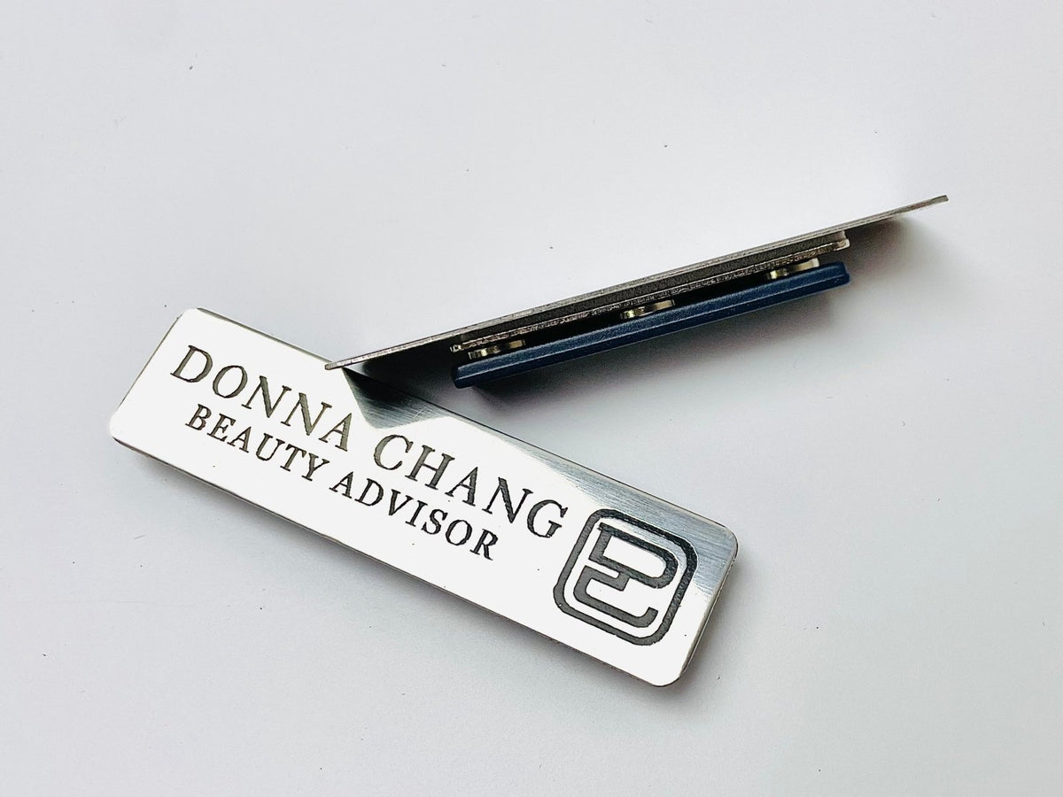 ป้ายชื่อติดอก ป้ายเข็มกลัด แม่เหล็ก เนมแทก ดีไซน์กะทัดรัด เหมาะสำหรับบริษัท และงานอีเวนต์