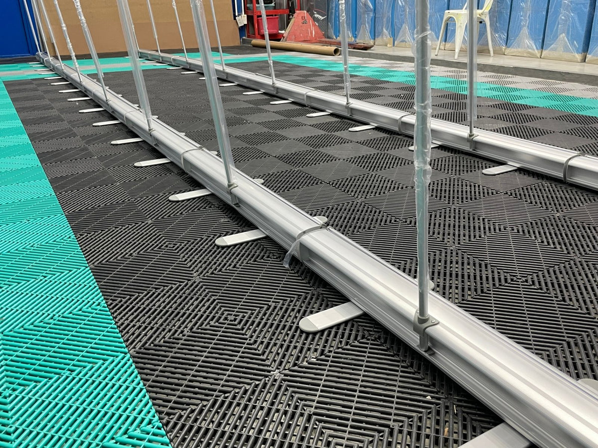 ป้าย Roll Up สำหรับออกบูธ งานแสดงสินค้า และโปรโมทร้านค้า Roll Up Printing ป้ายโฆษณาพร้อมโลโก้และข้อความโปรโมต