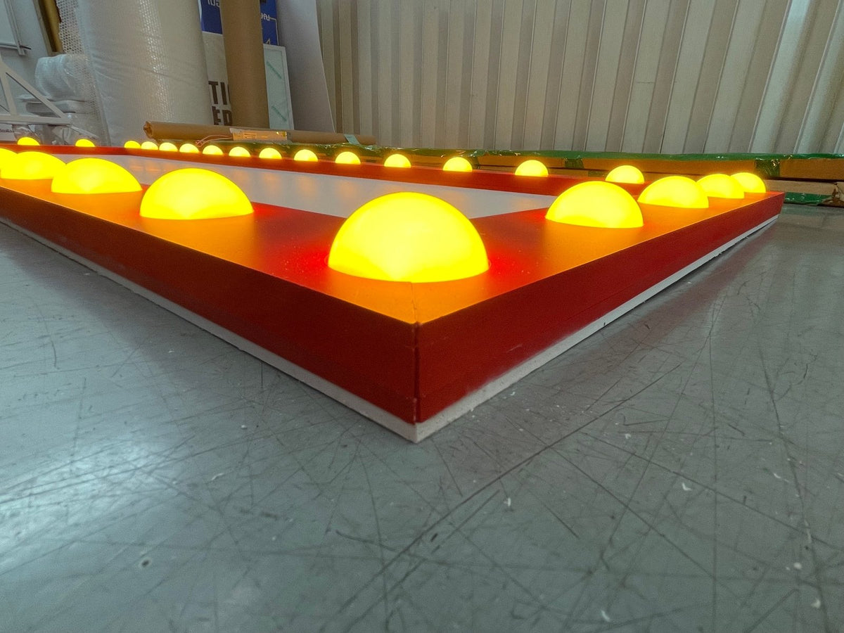 ป้ายไฟปิงปอง LED Bulb ให้แสงสวยคลาสสิก ดึงดูดสายตา เหมาะสำหรับร้านอาหาร คาเฟ่ งานอีเวนต์ และป้ายโปรโมชัน