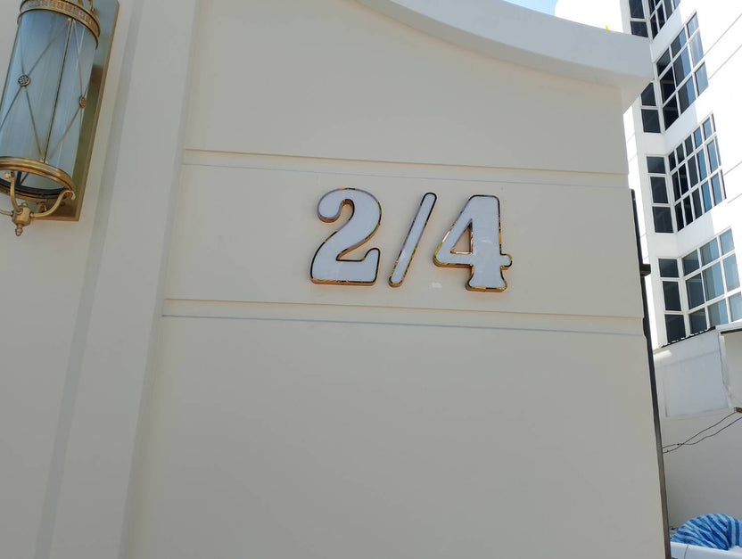 ป้ายบ้านเลขที่ และป้ายเลขที่ห้อง พิมพ์คมชัด ดีไซน์หรูหรา ทนทาน เหมาะสำหรับบ้าน อาคารชุด คอนโด และสำนักงาน