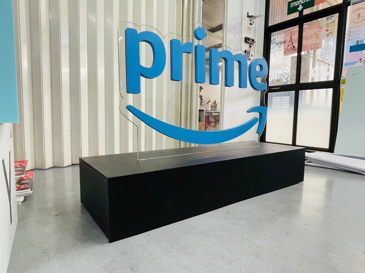 ป้ายโลโก้ตั้งพื้น และป้ายตั้งประกอบฉากถ่ายรูป ดีไซน์สวยสะดุดตา เหมาะสำหรับงานอีเวนต์ งานเปิดตัวสินค้า และการโปรโมทร้านค้า