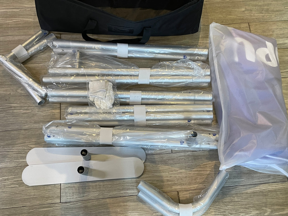 ชุดอุปกรณ์ กระเป๋าเก็บ แบคดรอปผ้า ออกบูธ สำเร็จรูป - Octopus Media Solutions