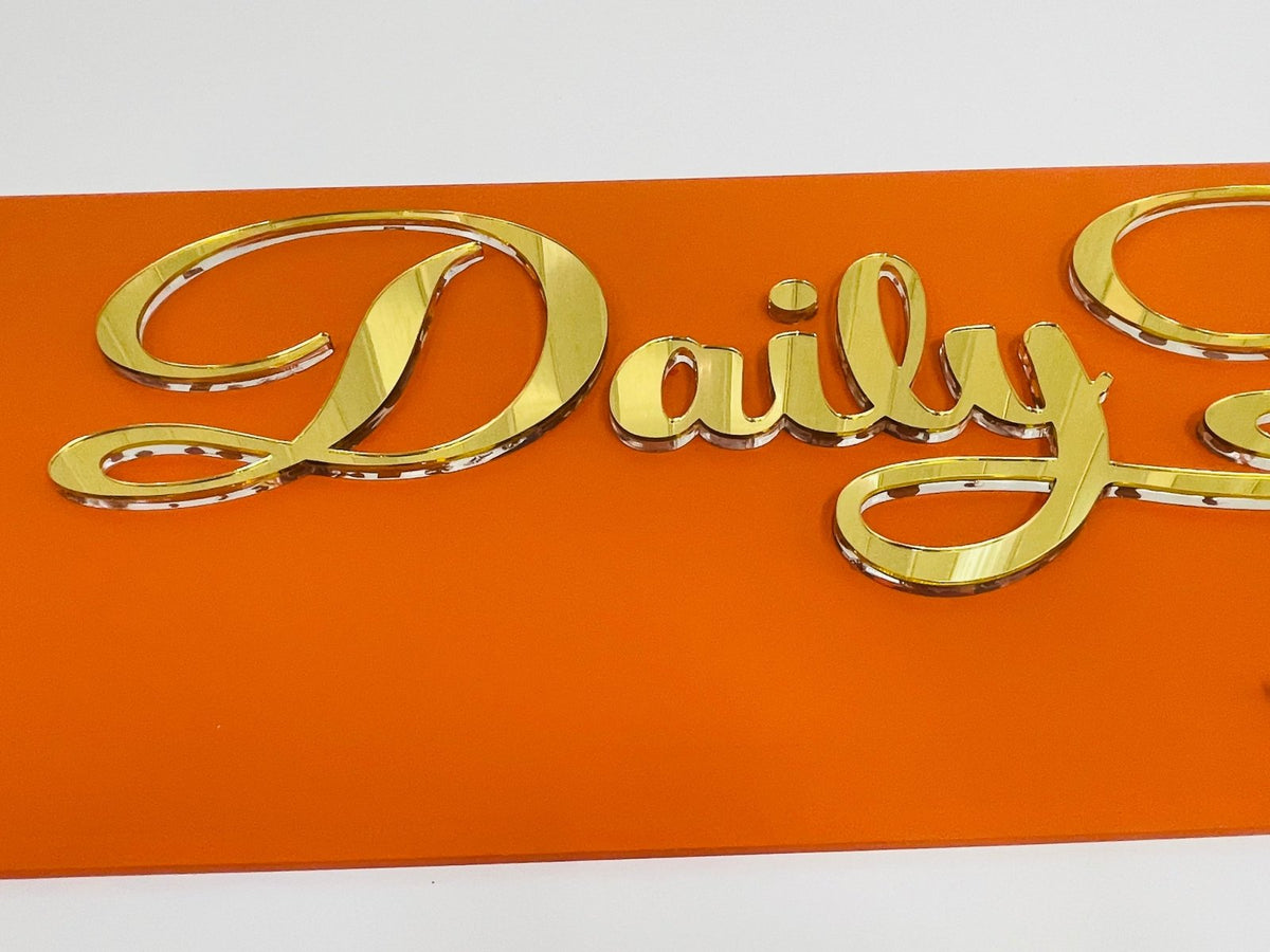 ป้ายอะคริลิคมิลเลอร์สีทอง Mirror เงากระจก หรูหรา พิมพ์คมชัด เหมาะสำหรับป้ายบริษัทและงานตกแต่ง