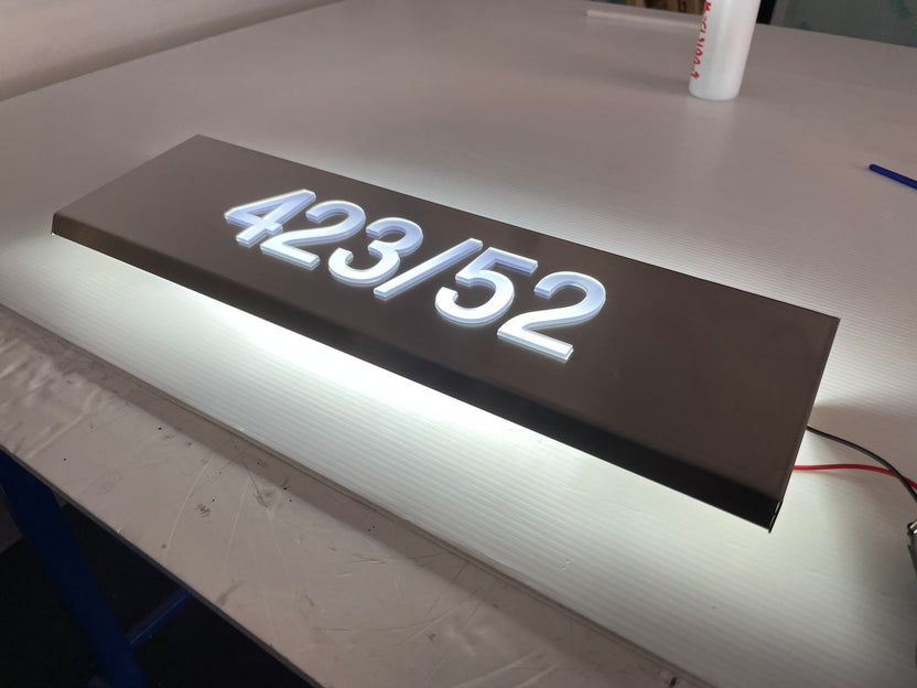 ป้ายบ้านเลขที่ และป้ายเลขที่ห้อง พิมพ์คมชัด ดีไซน์หรูหรา ทนทาน เหมาะสำหรับบ้าน อาคารชุด คอนโด และสำนักงาน