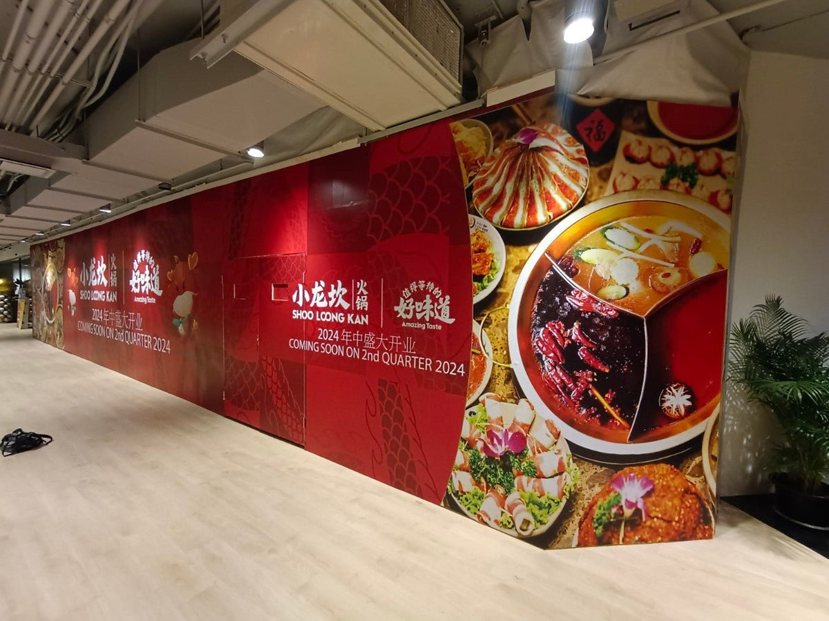 สติ๊กเกอร์และป้ายปิดปรับปรุงร้าน Coming Soon พิมพ์คมชัด สีสด เหมาะสำหรับติดหน้าร้าน โครงการใหม่ และงานรีโนเวท