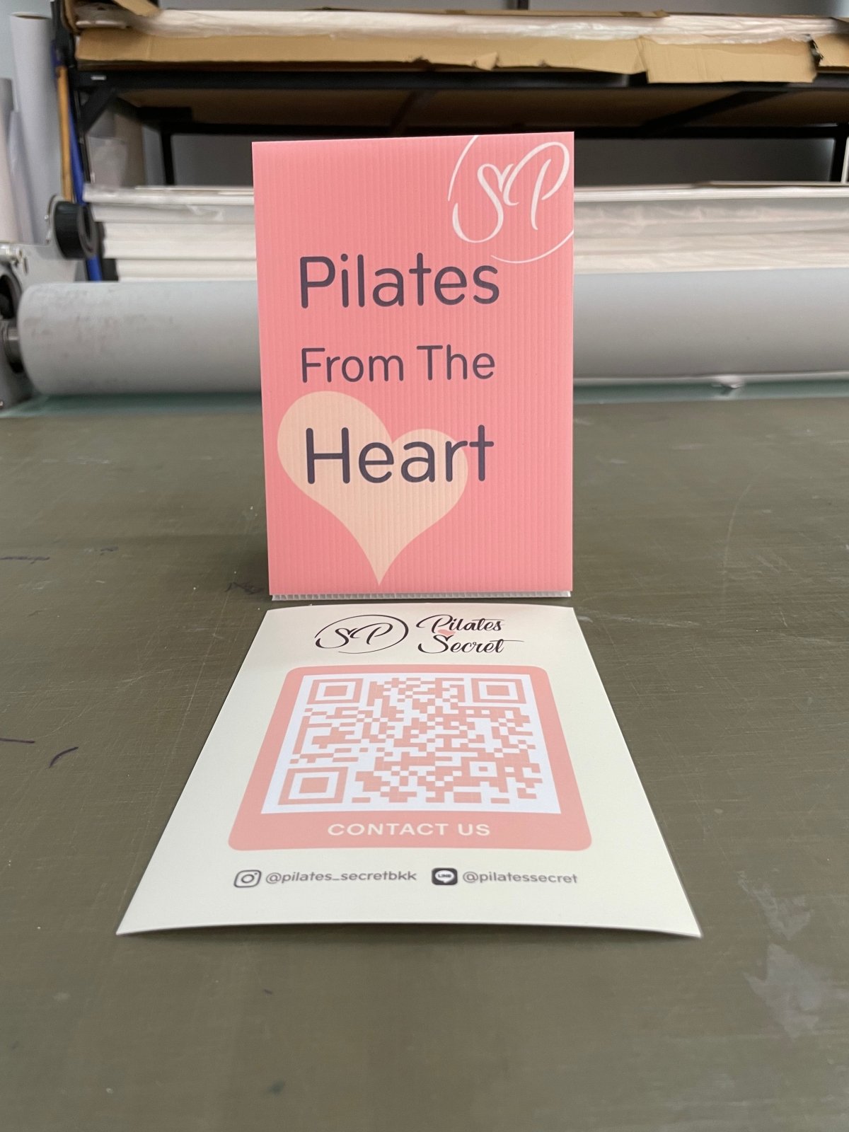 ป้ายคิวอาร์โค้ด QR Code พิมพ์คมชัด สแกนง่าย เหมาะสำหรับป้ายร้านค้า งานอีเวนต์ และโปรโมชัน