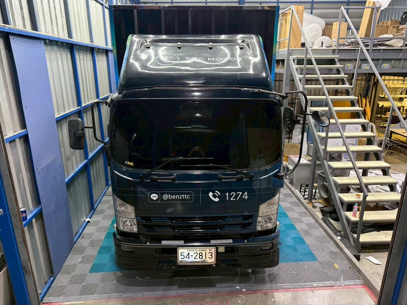 สติ๊กเกอร์ติดรถสี่ล้อใหญ่ Truck Wrap Sticker รับทำสติ๊กเกอร์ติดรถบรรทุกครบคัน วัสดุแข็งแรง พร้อมงานติดตั้งเรียบร้อย