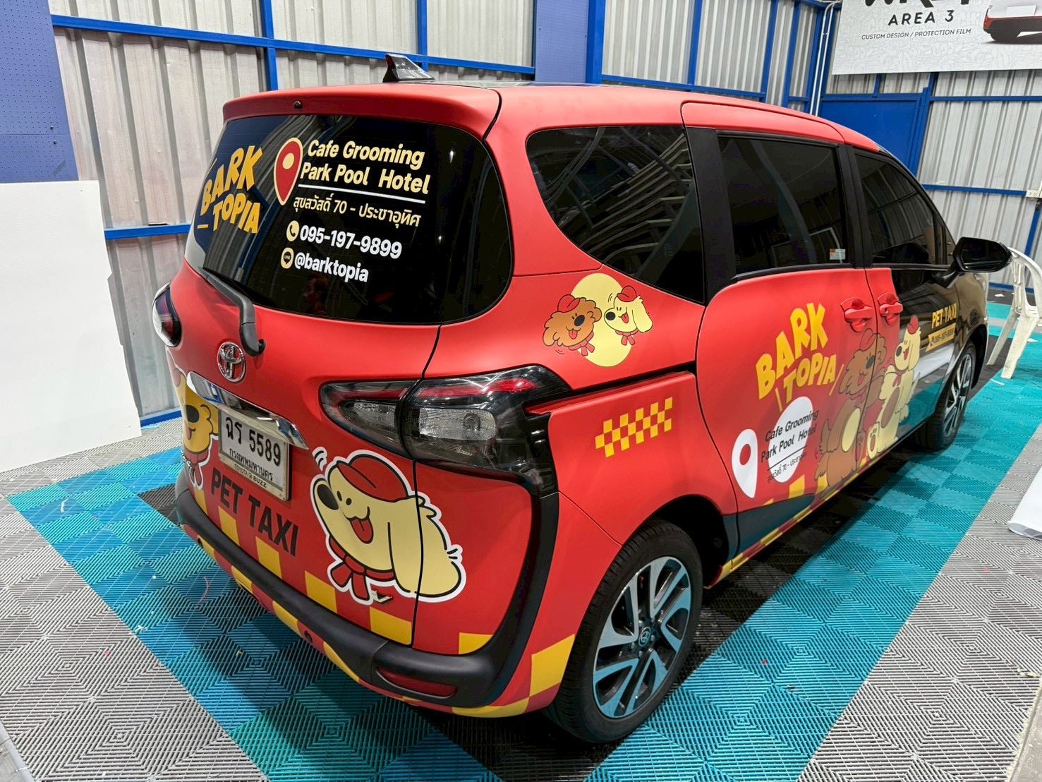สติ๊กเกอร์ติดรถตู้ Van Wrap Sticker พิมพ์คมชัด วัสดุทนทาน เหมาะสำหรับโฆษณา โปรโมชัน และตกแต่งรถเพื่อสร้างเอกลักษณ์