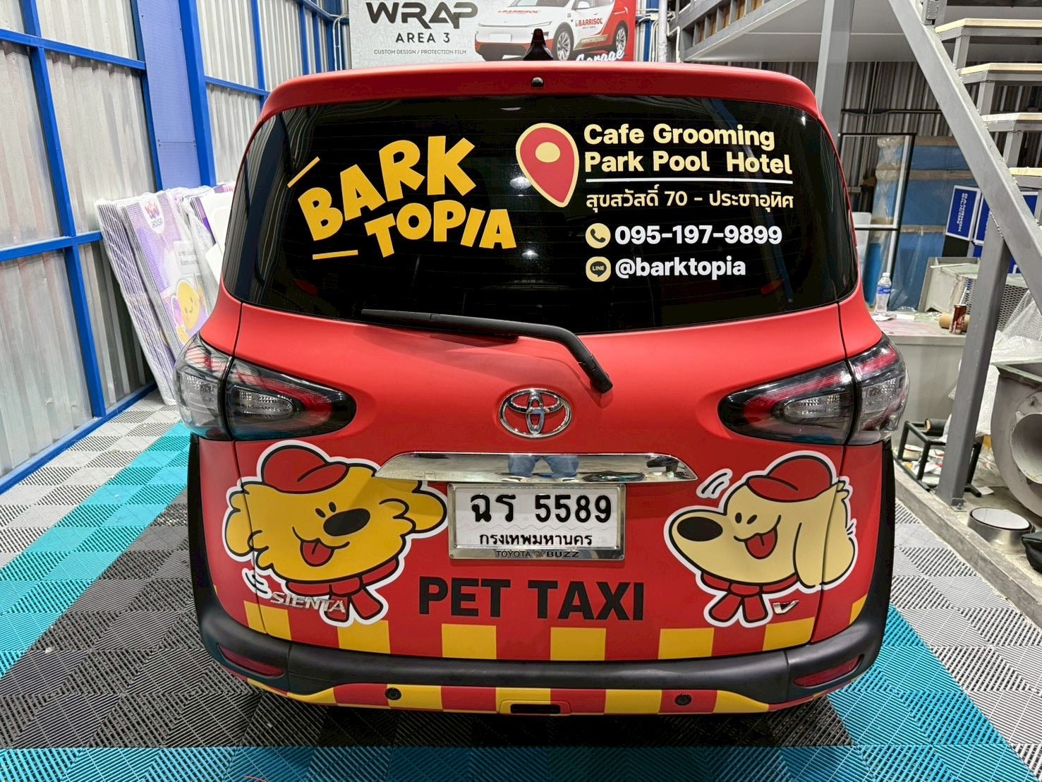 สติ๊กเกอร์ติดรถตู้ Van Wrap Sticker พิมพ์คมชัด วัสดุทนทาน เหมาะสำหรับโฆษณา โปรโมชัน และตกแต่งรถเพื่อสร้างเอกลักษณ์