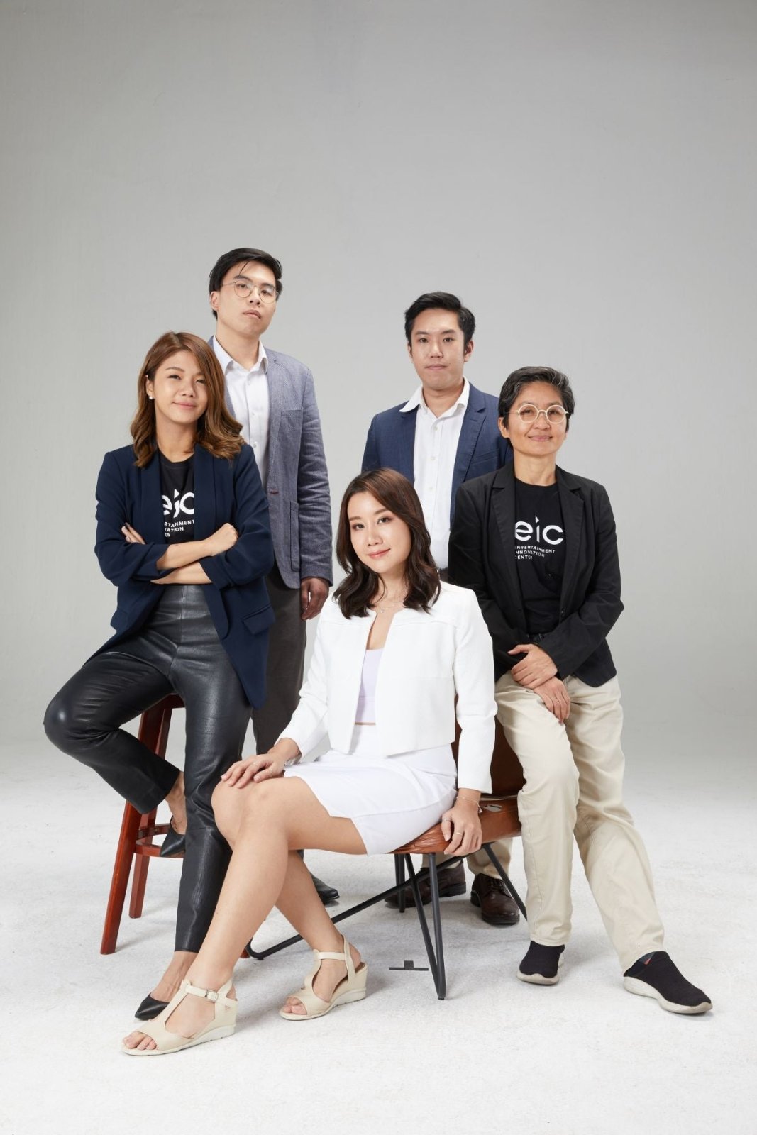Take portraits, portrait photography service
