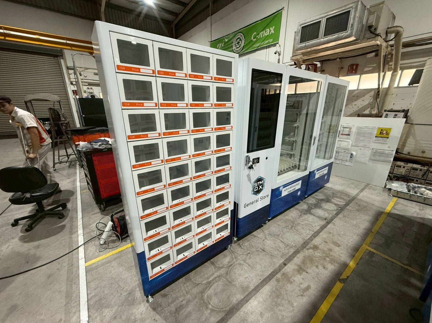 แรพตู้หยอดเหรียญ Vending Machine งาน branding ครบรอบด้านด้วยสติ๊กเกอร์ PVC