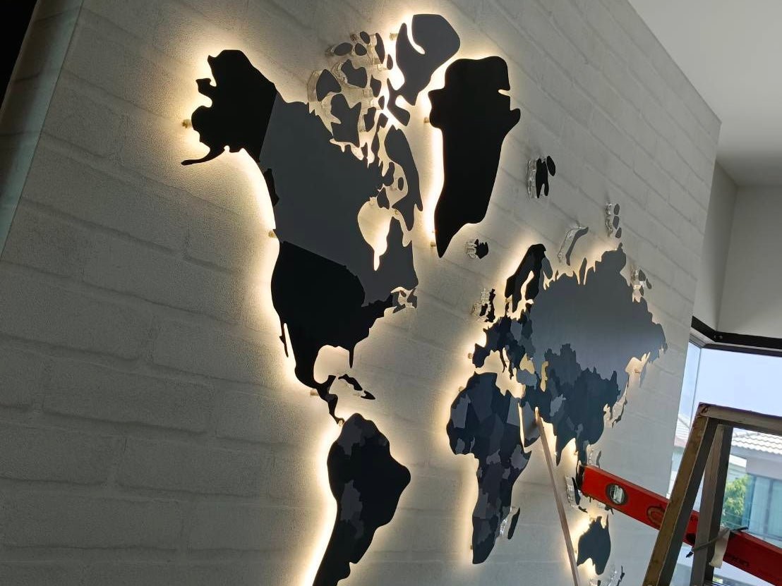 ป้ายแผนที่โลก World Map Board พิมพ์คมชัด รายละเอียดครบ ใช้สำหรับการศึกษา ตกแต่งสำนักงาน โรงเรียน และงานแสดงข้อมูล