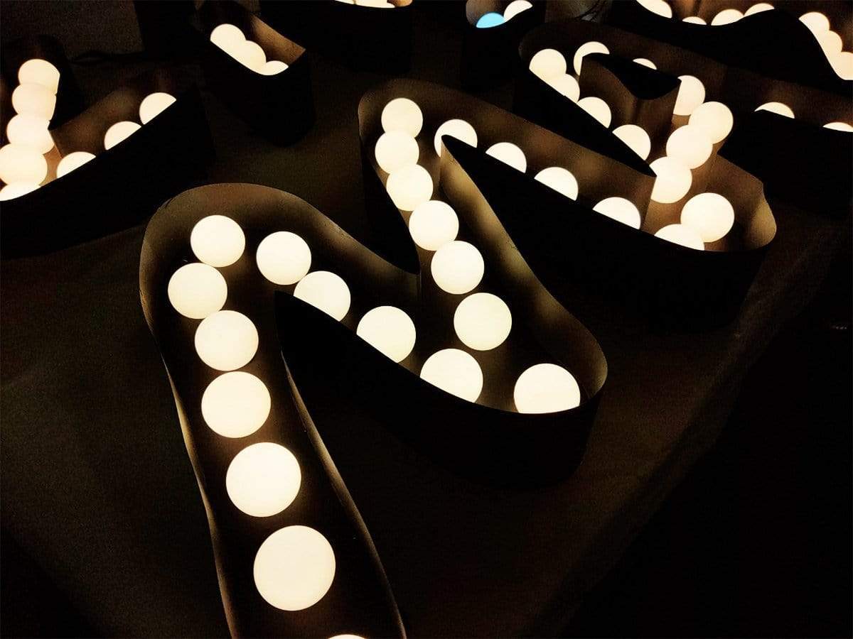 ป้ายไฟปิงปอง LED Bulb ให้แสงสวยคลาสสิก ดึงดูดสายตา เหมาะสำหรับร้านอาหาร คาเฟ่ งานอีเวนต์ และป้ายโปรโมชัน