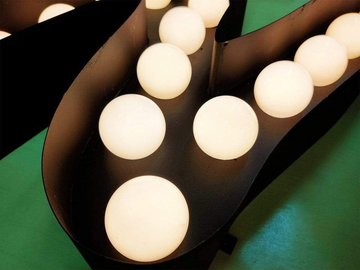 ป้ายไฟปิงปอง LED Bulb ให้แสงสวยคลาสสิก ดึงดูดสายตา เหมาะสำหรับร้านอาหาร คาเฟ่ งานอีเวนต์ และป้ายโปรโมชัน