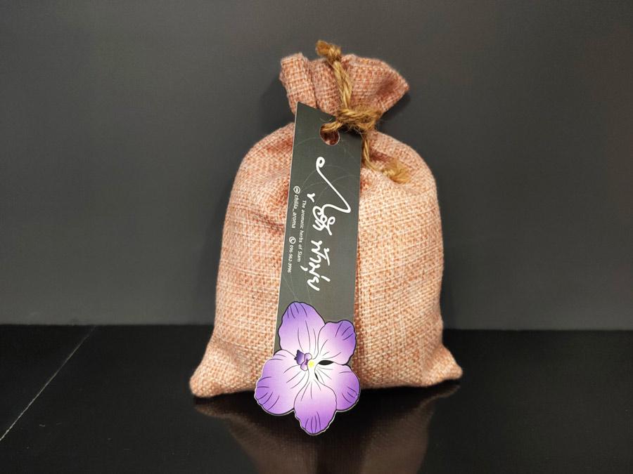 ฉลากสติ๊กเกอร์กันน้ำ PP สติ๊กเกอร์ไดคัท พิมพ์คมชัด ทนทาน กันน้ำ เหมาะสำหรับติดบรรจุภัณฑ์ สินค้า และงานโปรโมชัน