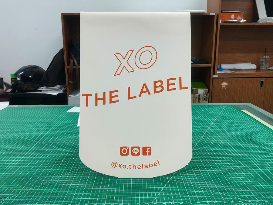 ป้ายตั้งคาเฟ่ และป้ายตั้งหน้าร้าน ดีไซน์สวยสะดุดตา พิมพ์คมชัด เหมาะสำหรับโปรโมชัน เมนู และดึงดูดลูกค้าหน้าร้าน