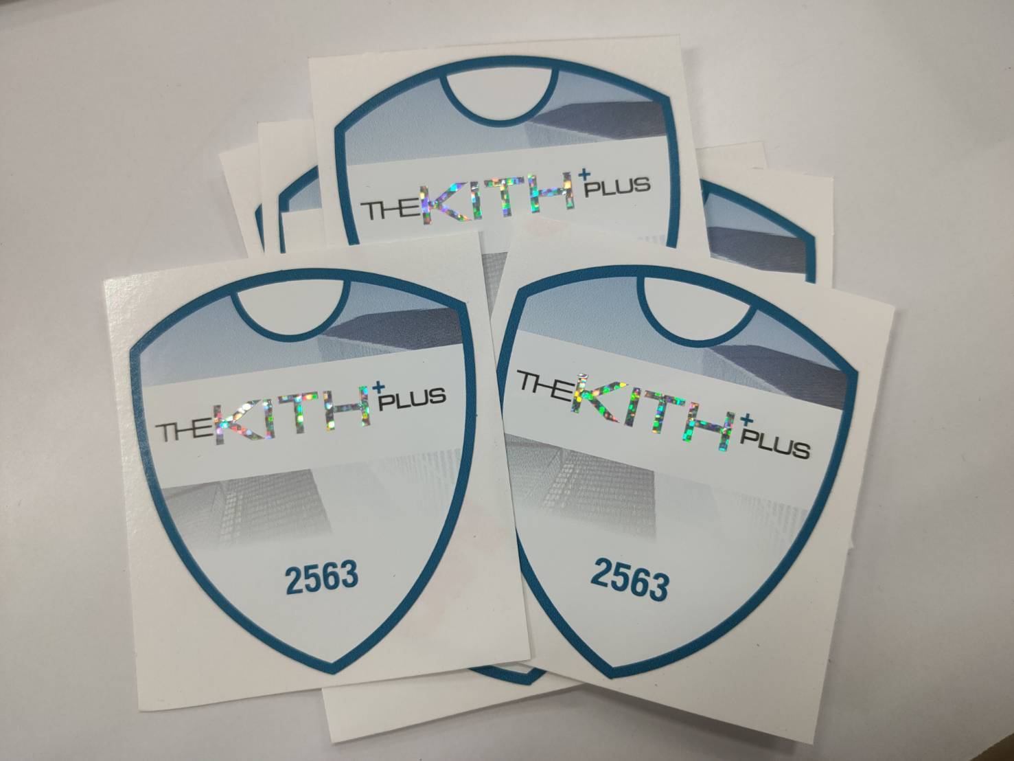 สติ๊กเกอร์ไม่มีกาว สุญญากาศติดกระจกรถยนต์ ติดสติกเกอร์โอโลแกรมกันปลอม ตามตัวอักษร