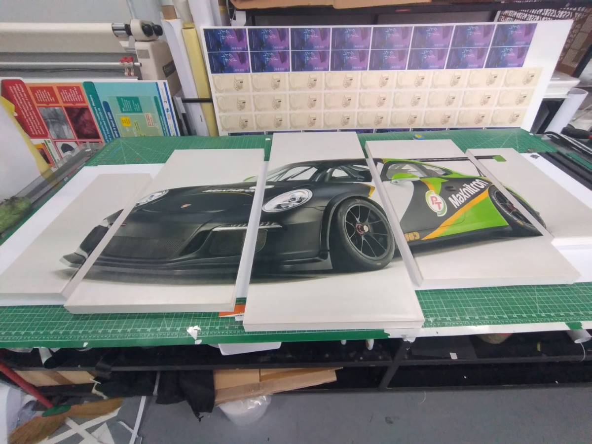 รูปติดผนัง ภาพแคนวาส และรูปกรอบลอย พิมพ์คมชัด สีสวยทนทาน เหมาะสำหรับตกแต่งบ้าน ร้านค้า และออฟฟิศ