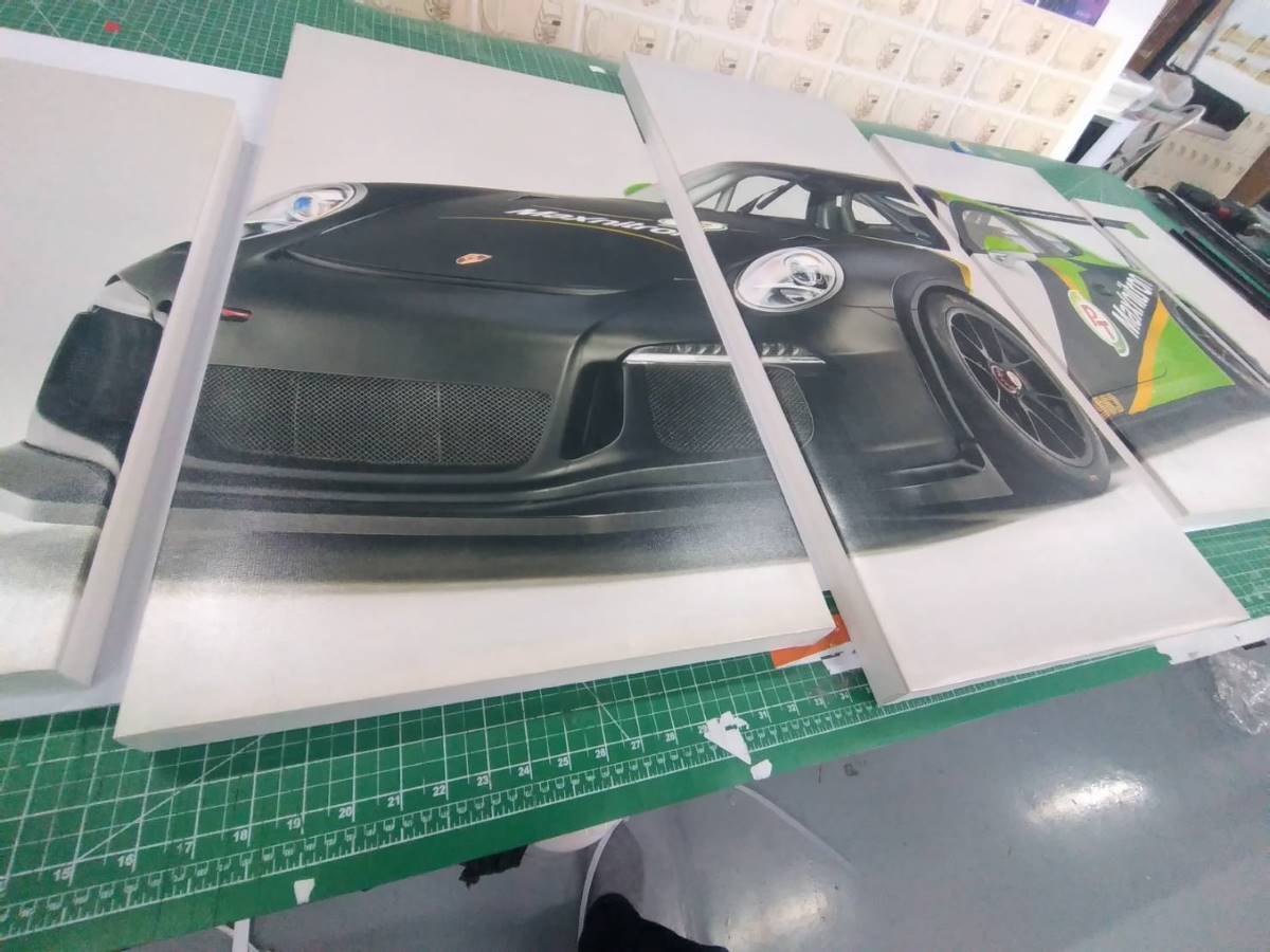 รูปติดผนัง ภาพแคนวาส และรูปกรอบลอย พิมพ์คมชัด สีสวยทนทาน เหมาะสำหรับตกแต่งบ้าน ร้านค้า และออฟฟิศ