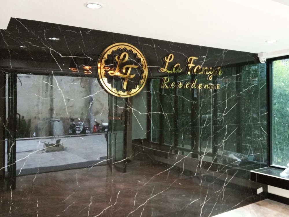 ป้ายโลหะฉลุเลเซอร์ และป้ายเหล็กฉลุเลเซอร์ ตัดคมชัด ดีไซน์สวยงาม ทนทาน เหมาะสำหรับป้ายบริษัท ร้านค้า และงานตกแต่ง