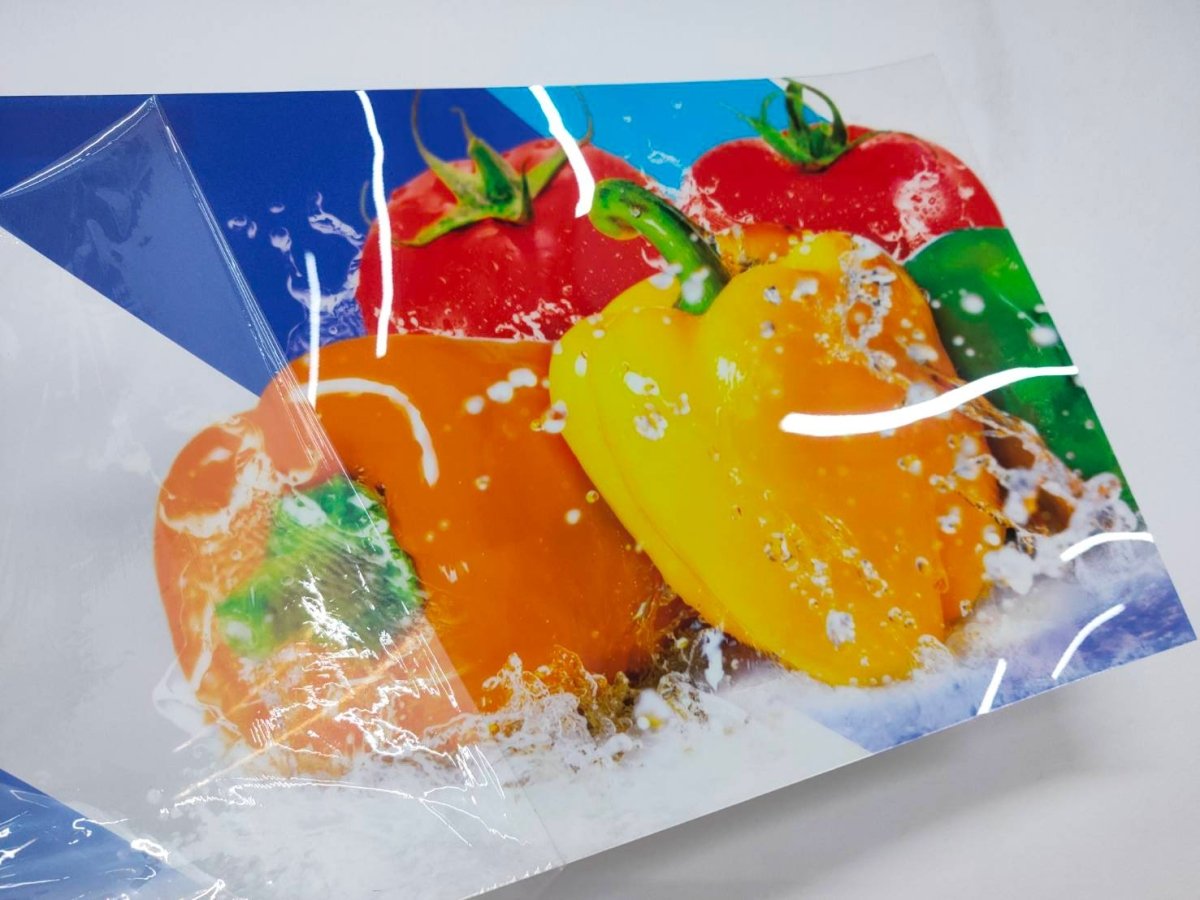 พิมพ์แผ่นใส พิมพ์พลาสติกใส และป้ายพลาสติก พิมพ์คมชัด ทนทาน โปร่งใส เหมาะสำหรับงานป้าย งานตกแต่ง และบรรจุภัณฑ์สินค้า