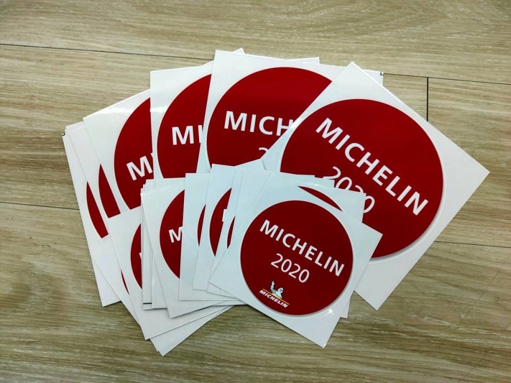 สติ๊กเกอร์สูญญากาศ ไม่มีกาว ติดหน้ารถ ฟิล์มสูญญากาศ