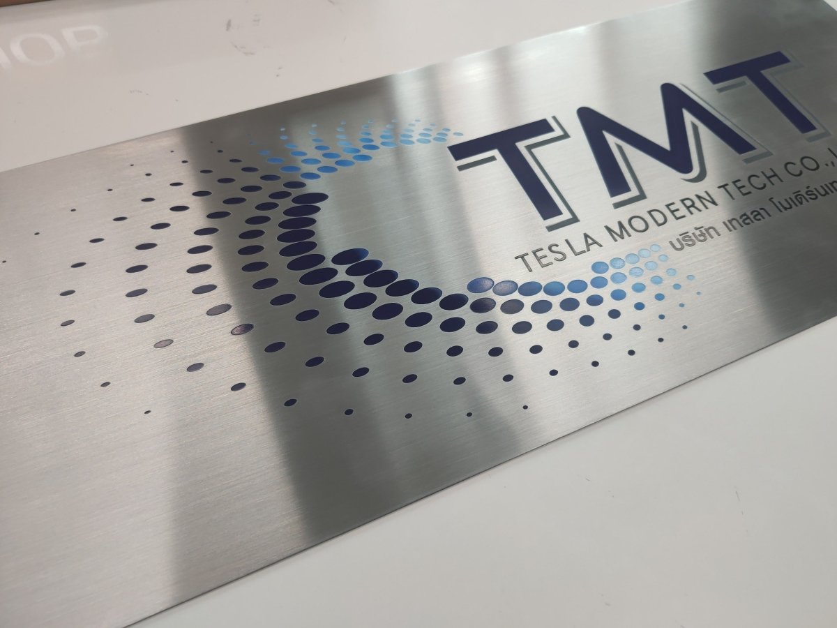 ป้ายสแตนเลส พิมพ์ยูวี คมชัด ทนทาน ดีไซน์หรูหรา เหมาะสำหรับป้ายบริษัท