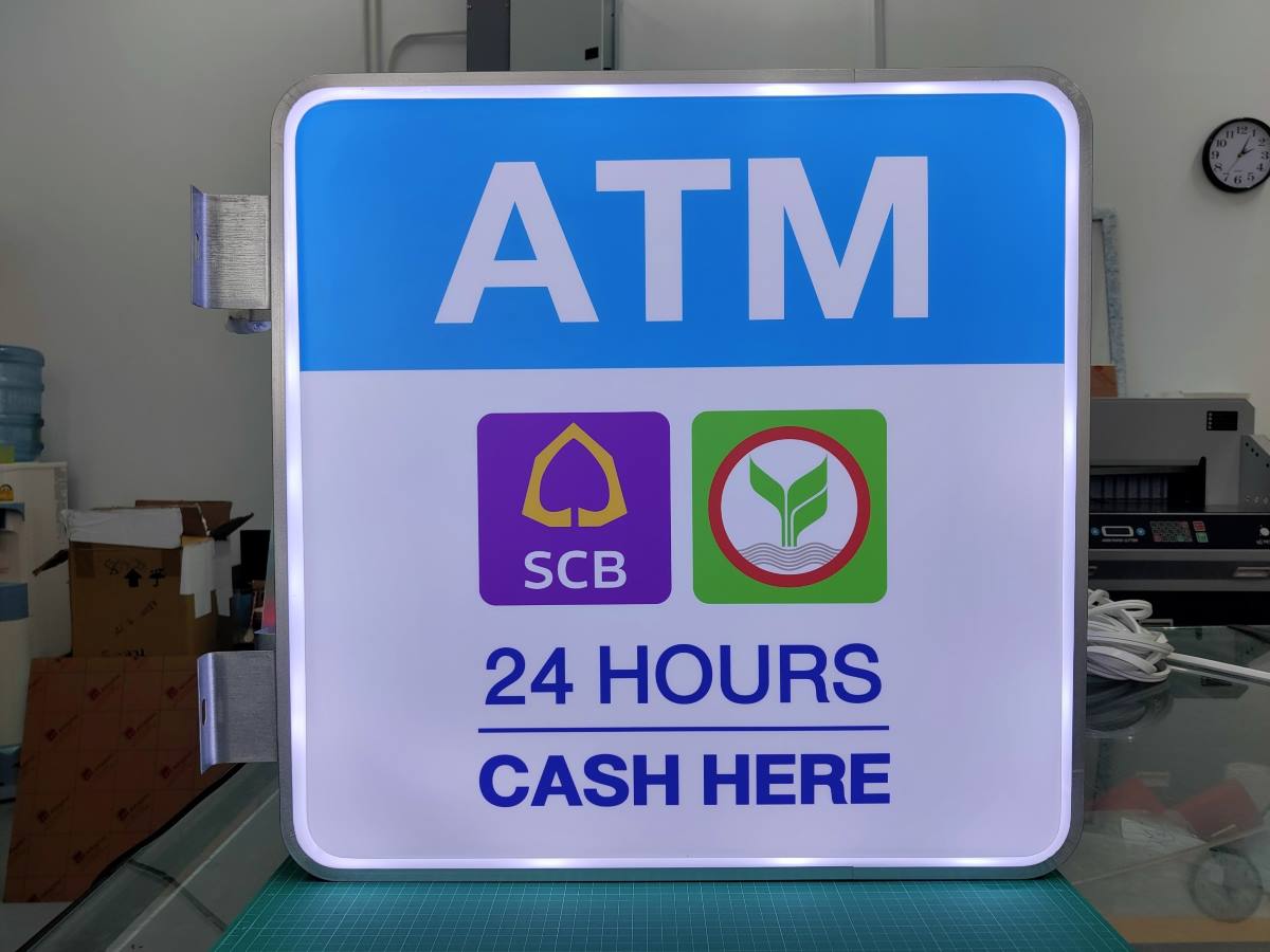 ป้ายกล่องไฟ ตู้ไฟ Light Box พิมพ์คมชัด สว่างเด่นชัดเจน เหมาะสำหรับป้ายโฆษณา หน้าร้าน และงานโปรโมชัน