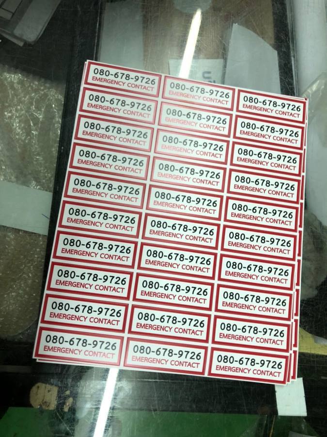 สติ๊กเกอร์กันน้ำพิมพ์ลายโฆษณาบริการ