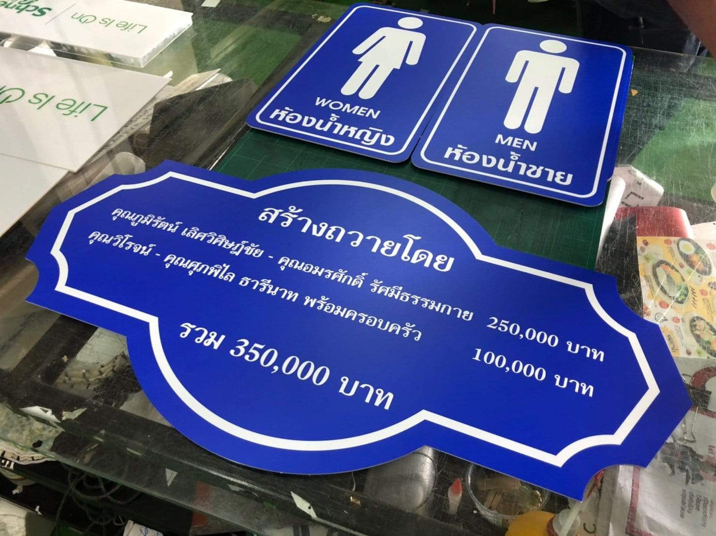 Making signs in Ayutthaya
