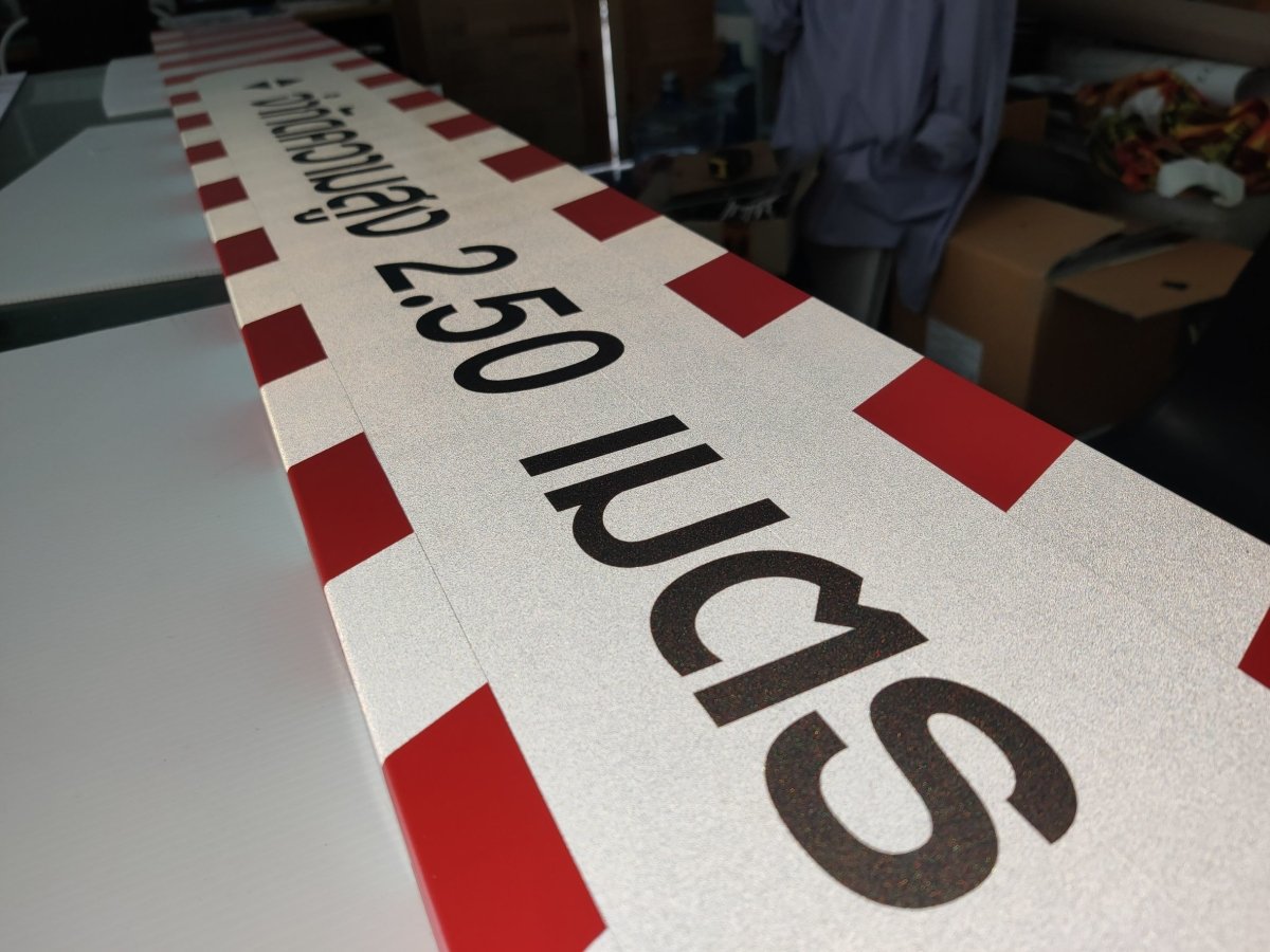 ป้ายเตือน ป้ายเซฟตี้ และป้ายระวัง พิมพ์คมชัด สะท้อนแสงได้ แข็งแรงทนทาน เหมาะสำหรับงานความปลอดภัย โรงงาน และพื้นที่สาธารณะ