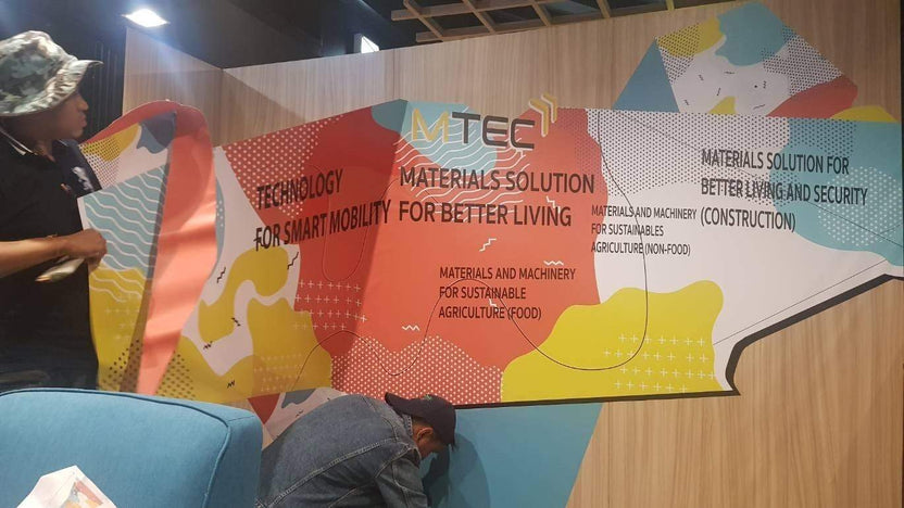 สติ๊กเกอร์ติดกระจก ทึบแสง กันแดด และโปร่งแสง พิมพ์คมชัด ช่วยลดแสงแดด เพิ่มความเป็นส่วนตัว เหมาะสำหรับอาคารและร้านค้า