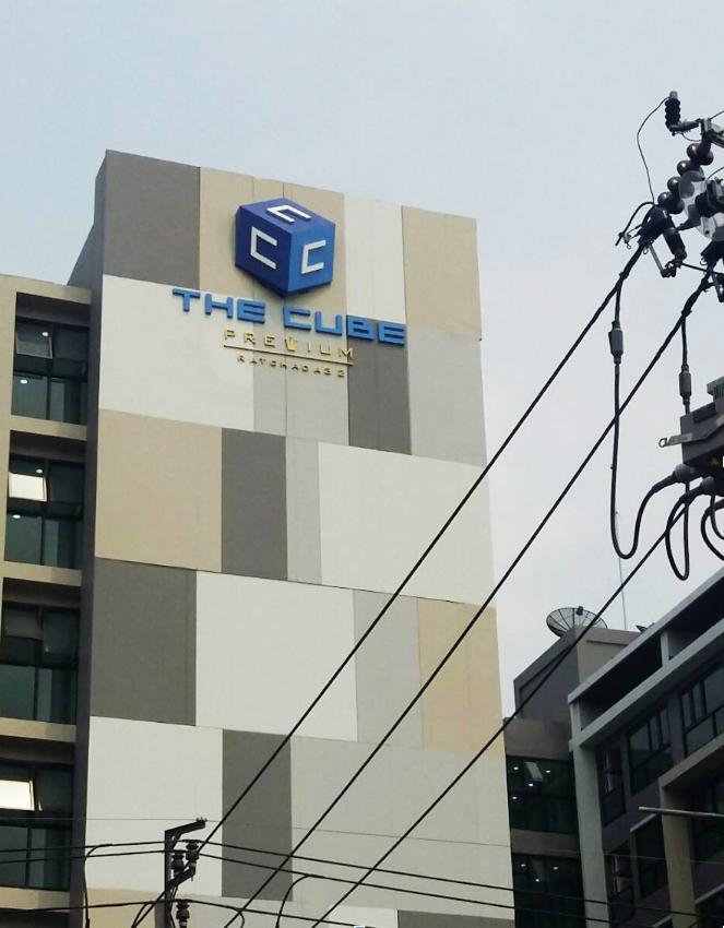 ป้ายอักษรโลหะ และป้ายโลโก้ ดีไซน์หรูหรา แข็งแรง ทนทาน เหมาะสำหรับป้ายบริษัท ร้านค้า และงานตกแต่งอาคาร