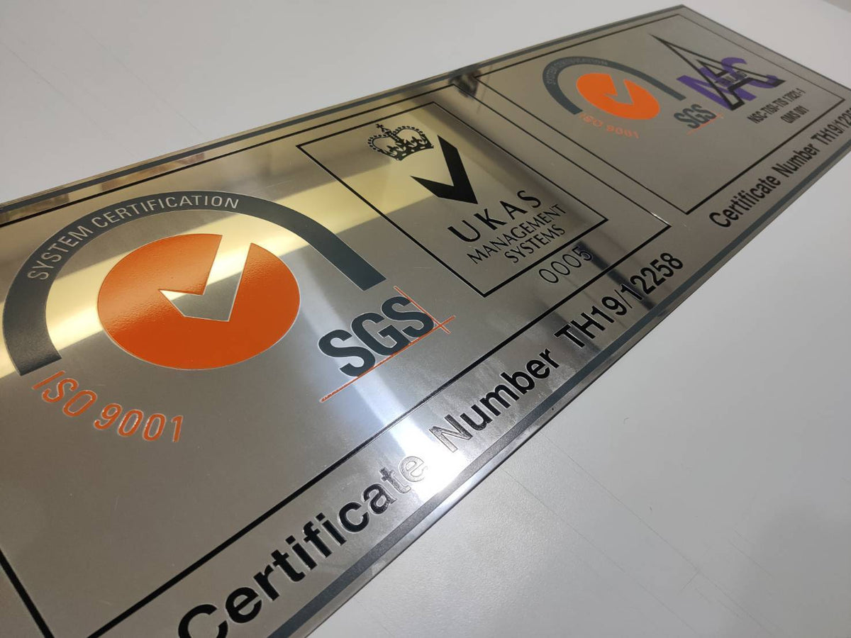 ป้ายกัดกรด ป้ายหน้าห้อง ป้ายตั้งโต๊ะ uob ป้ายสแตนเลสกัดกรด สแตนเลสทองกัดกรด