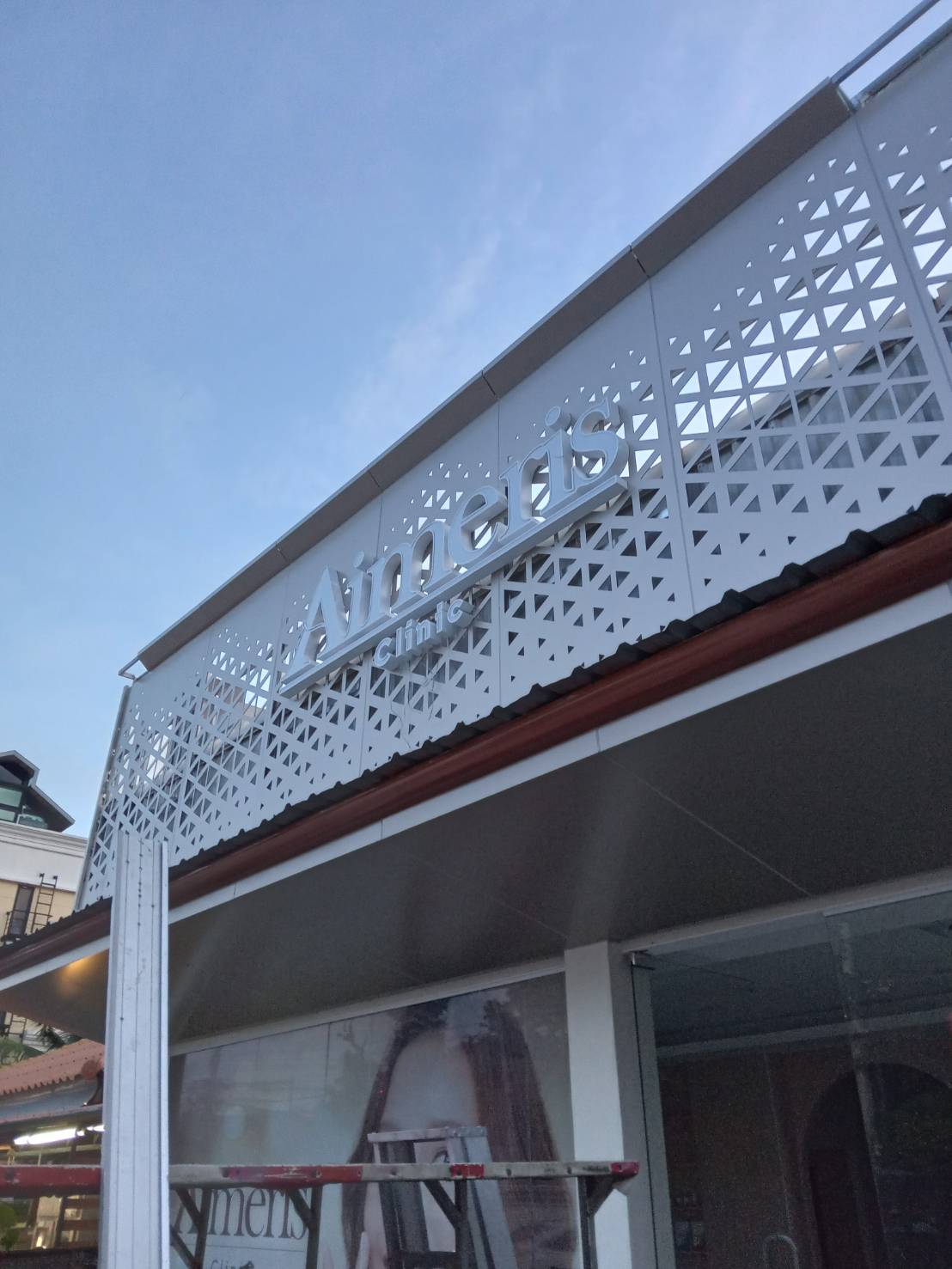 ป้ายคอมโพสิต Composite Signage แข็งแรง ทนทาน พิมพ์คมชัด เหมาะสำหรับป้ายบริษัท อาคาร โครงการ และงานโฆษณากลางแจ้ง