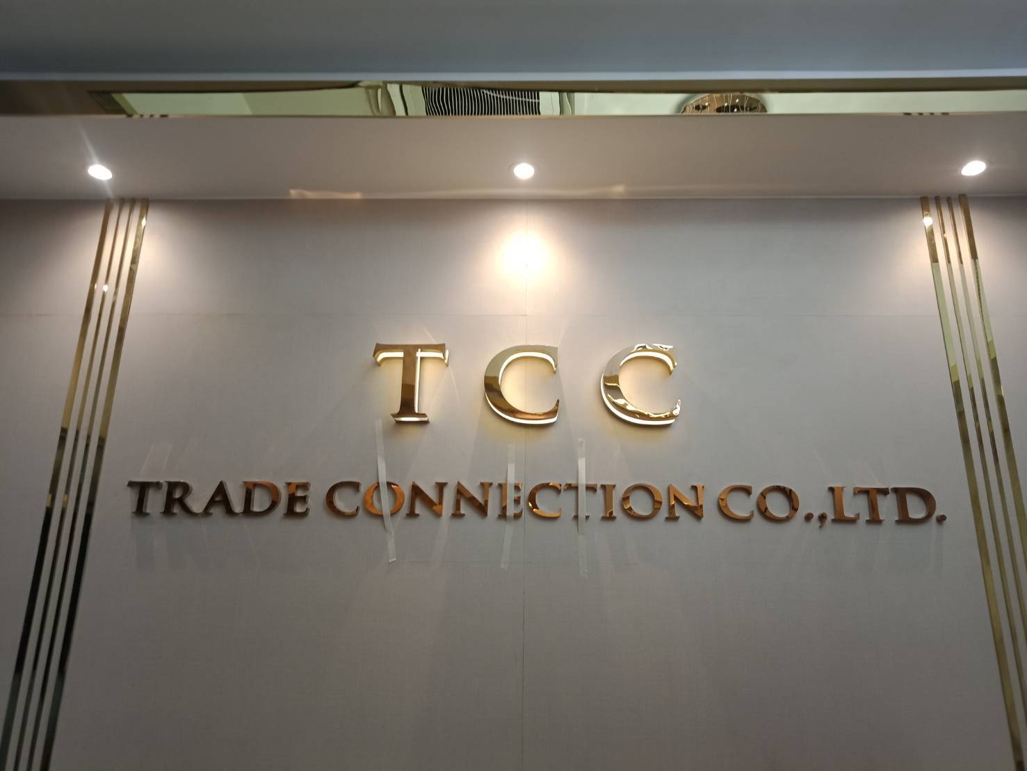 ป้ายตัวอักษรสแตนเลส Stainless Steel Letter Signage หรูหรา แข็งแรง ทนทาน เหมาะสำหรับป้ายบริษัท อาคาร และงานตกแต่ง