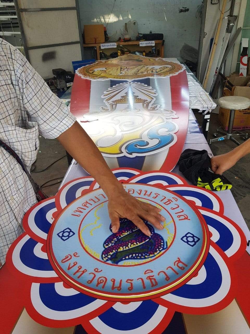 รับทำป้าย อยุธยา ออกแบบและผลิตป้ายโฆษณา ป้ายไฟ ป้ายอักษรโลหะ ป้ายร้านค้า พร้อมติดตั้งครบวงจร โดยทีมงานมืออาชีพ