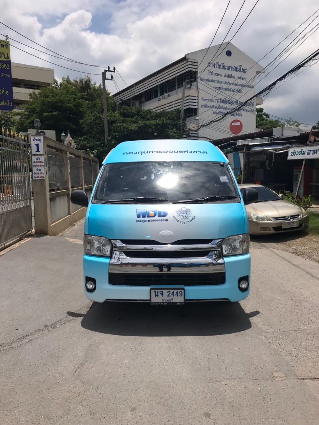 สติ๊กเกอร์ติดรถ Car Wrap แร็ปสติ๊กเกอร์ วัสดุคุณภาพสูง 3M พิมพ์คมชัด ติดทนทาน เหมาะสำหรับโฆษณาและตกแต่งรถทุกประเภท