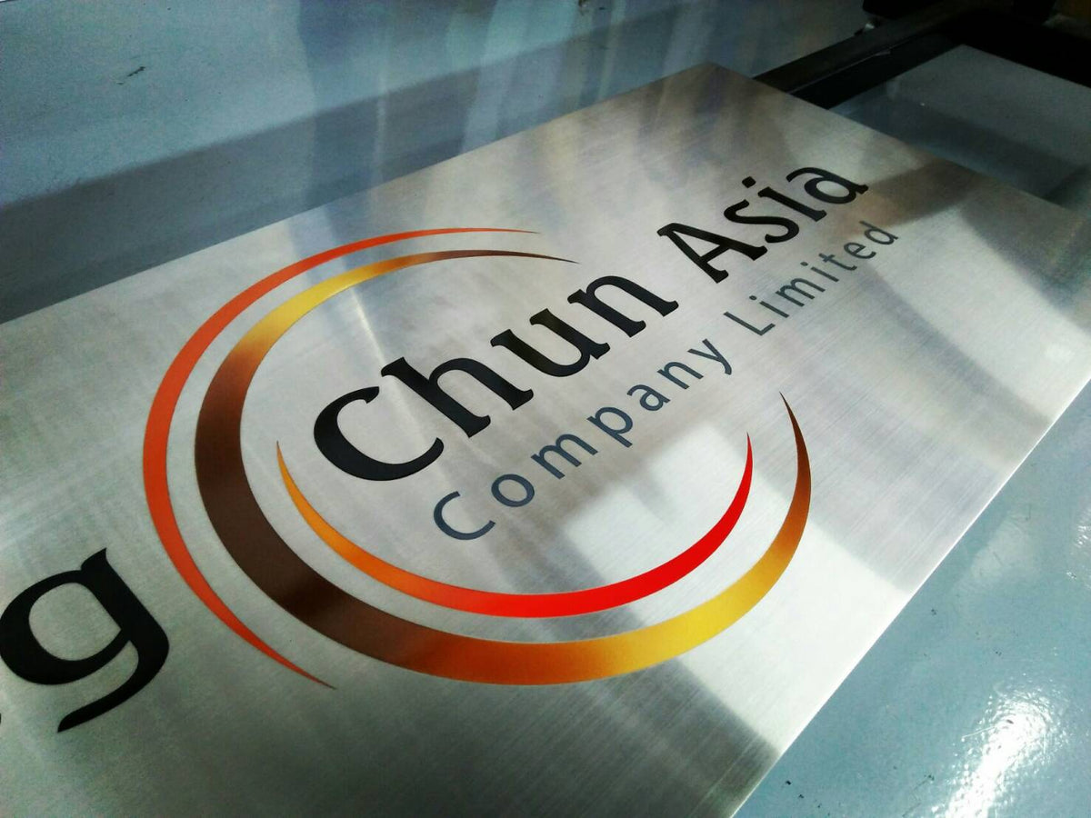 ป้ายสแตนเลส พิมพ์ยูวี คมชัด ทนทาน ดีไซน์หรูหรา เหมาะสำหรับป้ายบริษัท