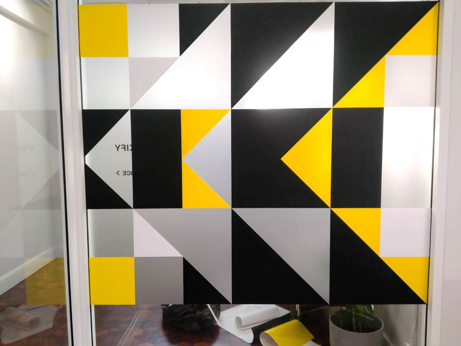 สติ๊กเกอร์ติดกระจก ทึบแสง กันแดด และโปร่งแสง พิมพ์คมชัด ช่วยลดแสงแดด เพิ่มความเป็นส่วนตัว เหมาะสำหรับอาคารและร้านค้า