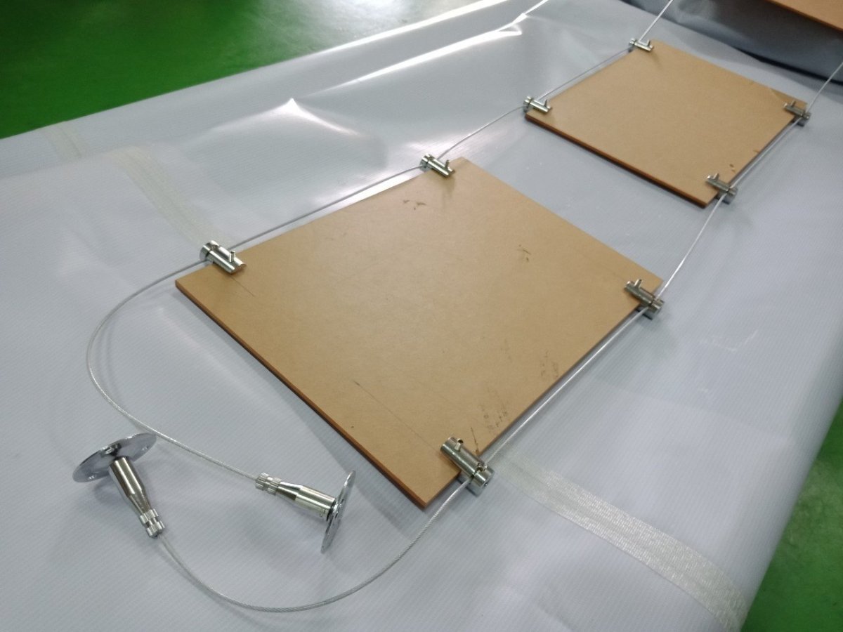 ป้ายแขวนลวดสลิง - Octopus Media Solutions