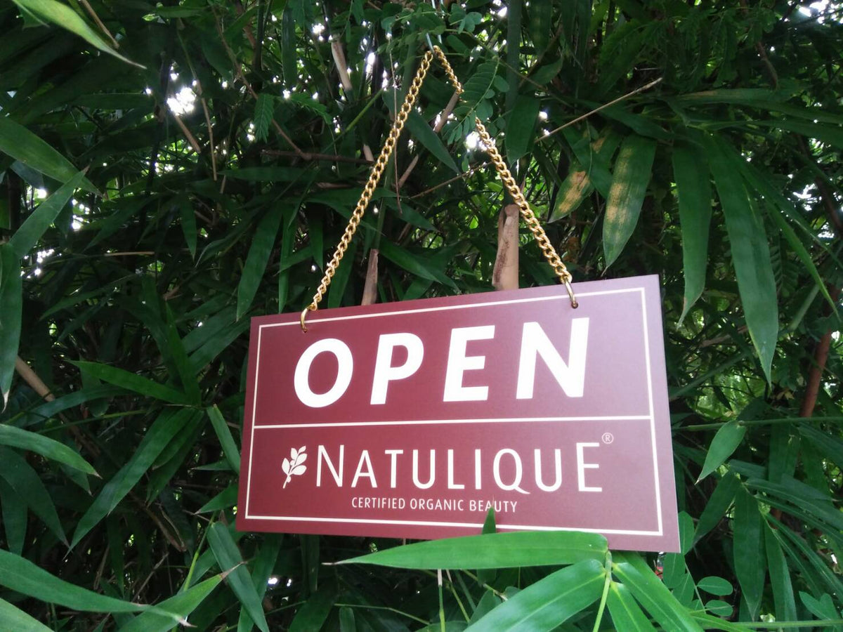 ป้ายแขวน ป้ายคล้องโซ่ และป้ายห้อย พิมพ์คมชัด แข็งแรง ใช้งานสะดวก เหมาะสำหรับป้ายร้านค้า ป้ายประชาสัมพันธ์ และงานอีเวนต์