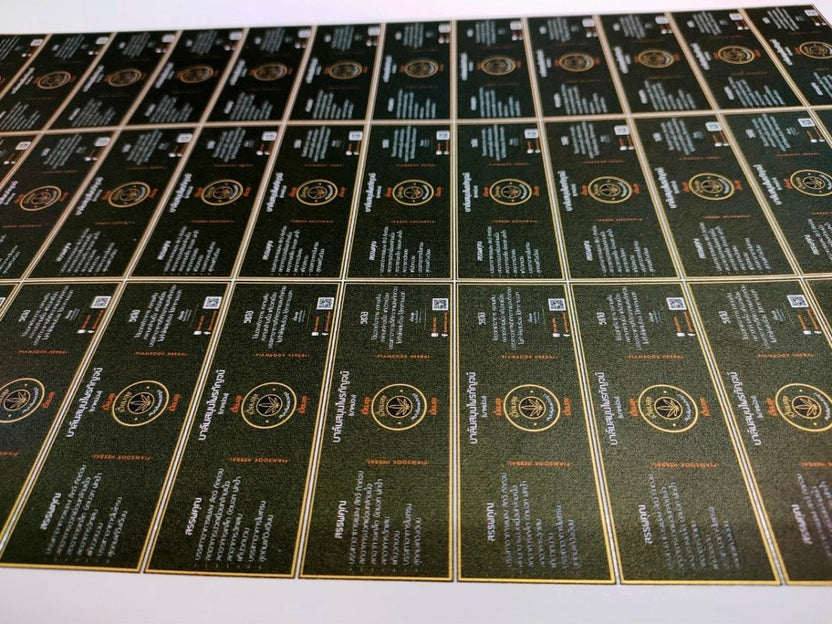 สติ๊กเกอร์ฉลากสินค้า สีทอง สีเงิน พิมพ์หรูหรา เพิ่มมูลค่าแบรนด์ เหมาะสำหรับบรรจุภัณฑ์ สินค้าพรีเมียม และงานโปรโมชัน