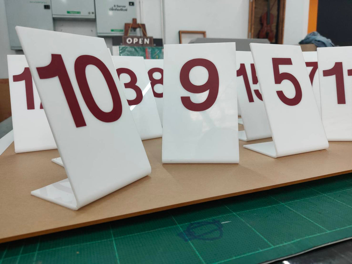 ป้ายอะคริลิคตั้งโต๊ะ และกรอบรูปอะคริลิคใส พิมพ์คมชัด ดีไซน์หรูหรา เหมาะสำหรับป้ายราคา เมนูร้านอาหาร และงานตกแต่ง