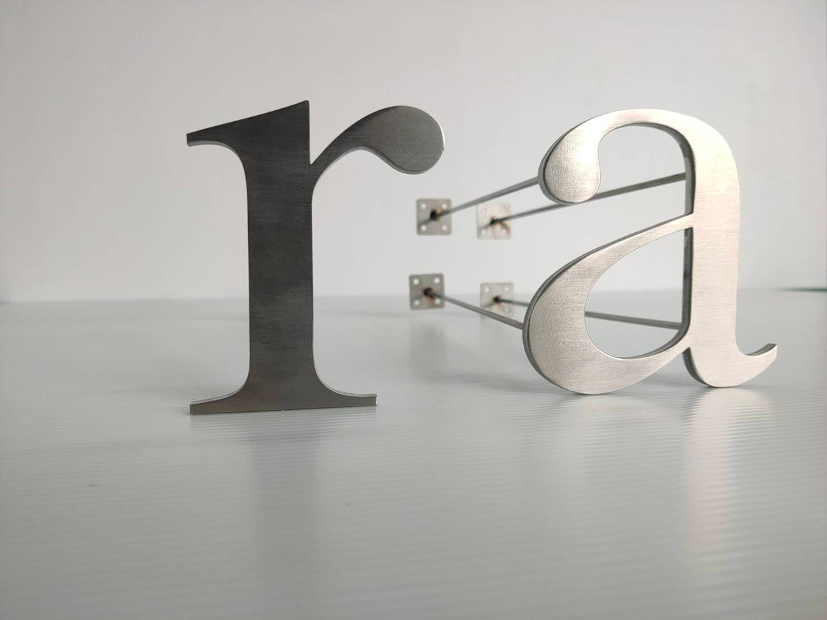 ป้ายตัวอักษรสแตนเลส Stainless Steel Letter Signage หรูหรา แข็งแรง ทนทาน เหมาะสำหรับป้ายบริษัท อาคาร และงานตกแต่ง