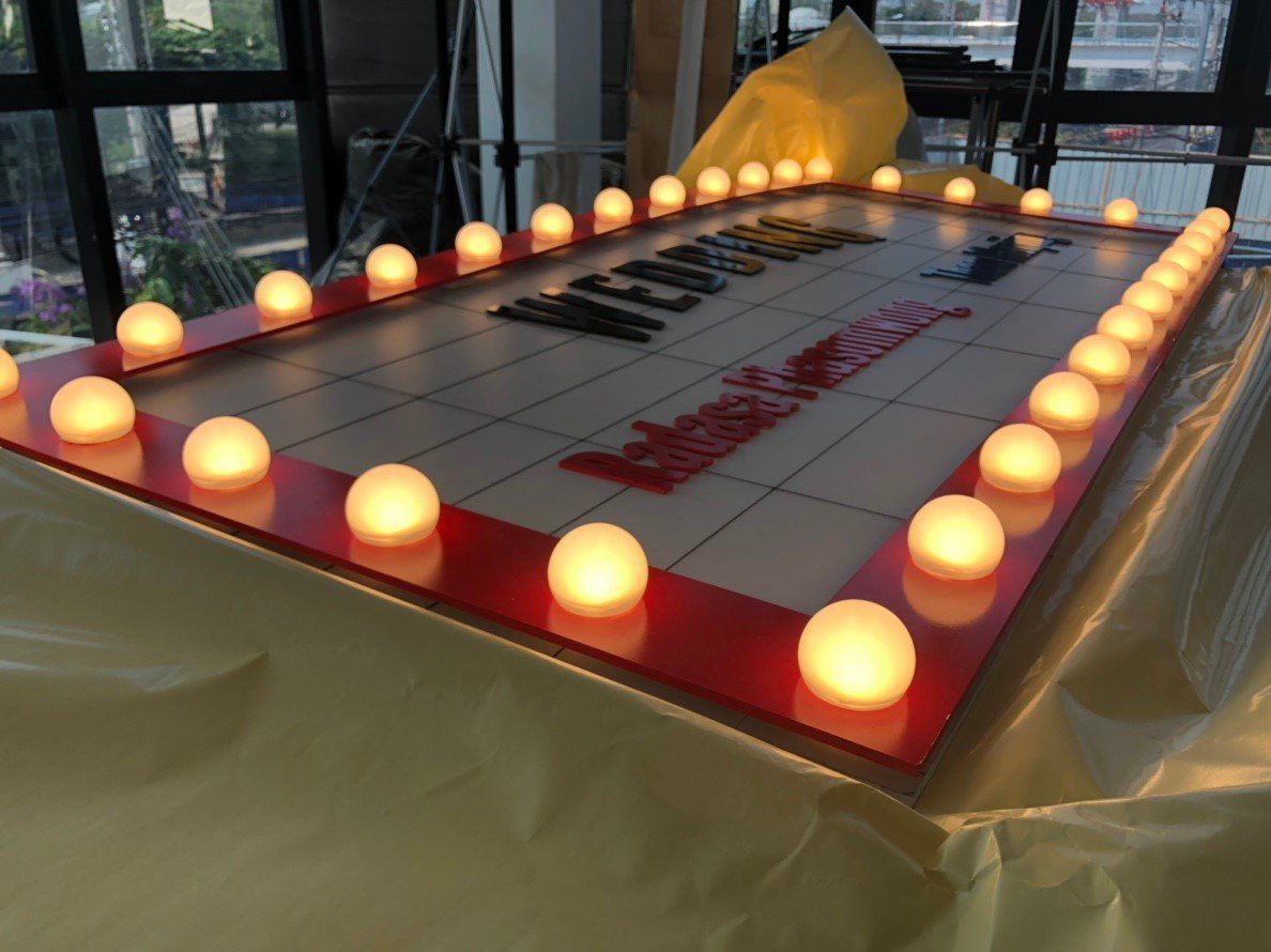 ป้ายไฟปิงปอง LED Bulb ให้แสงสวยคลาสสิก ดึงดูดสายตา เหมาะสำหรับร้านอาหาร คาเฟ่ งานอีเวนต์ และป้ายโปรโมชัน