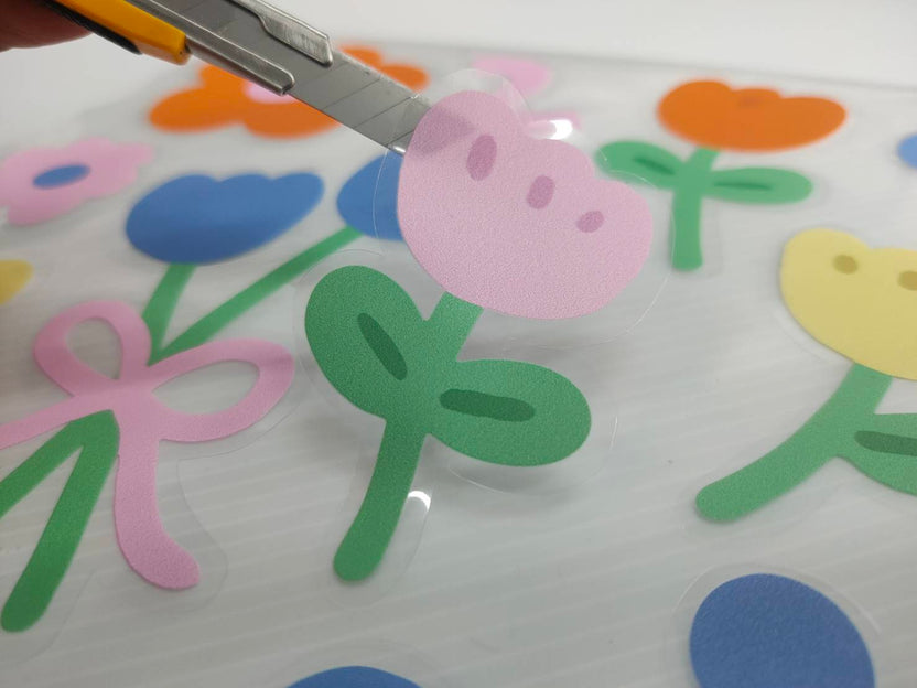 พิมพ์สกรีนยูวี รับสกรีนโลโก้ Print UV Inkjet งานพิมพ์คมชัด ทนทาน เหมาะสำหรับวัสดุหลากหลาย เช่น ไม้ โลหะ และอะคริลิค