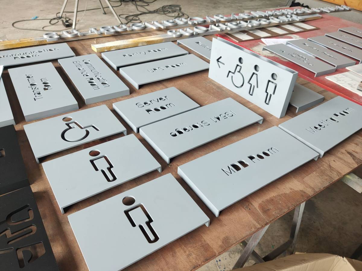 ป้ายห้องน้ำ ป้ายซิงค์ ป้ายโลหะติดสติ๊กเกอร์ ติดหน้าห้องน้ำ ป้ายบอกทางไปห้องน้ำ